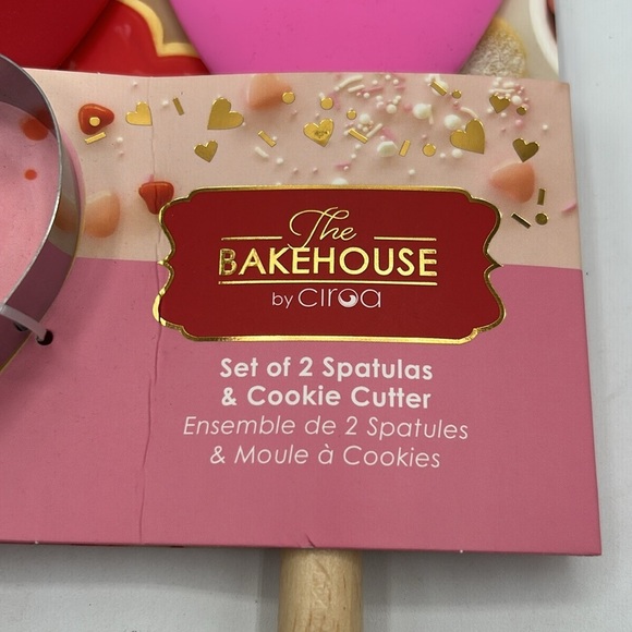 The Bakehouse by Ciroa Heart Spatula and Cookie Cutter Set Red and Pink New! - Picture 2 of 3